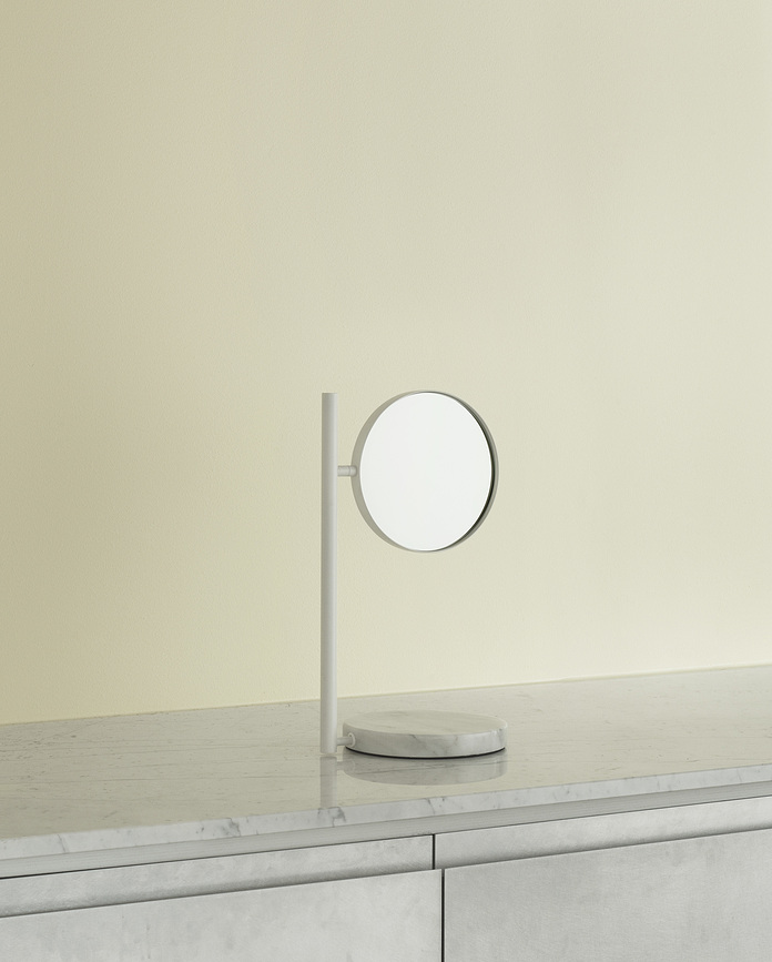 Pose Miroir Cosmétique, blanc