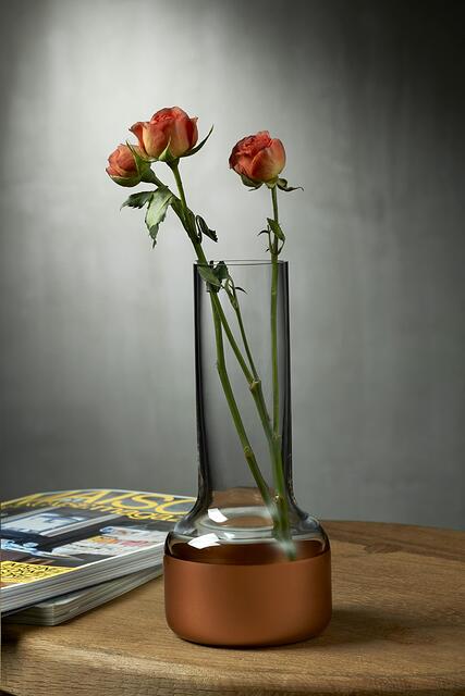 Contour Vase 20 cm durchsichtig mit Kupfersockel