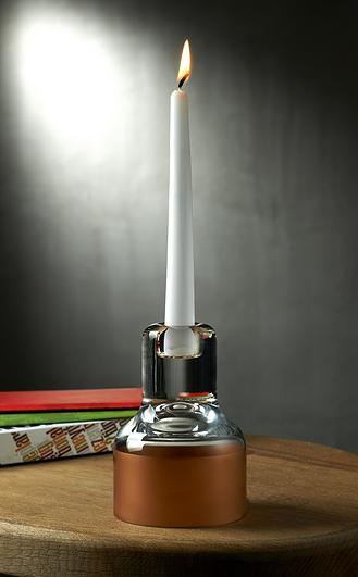 Świecznik na klasyczną świecę Contour transparentny z miedzianą podstawą
