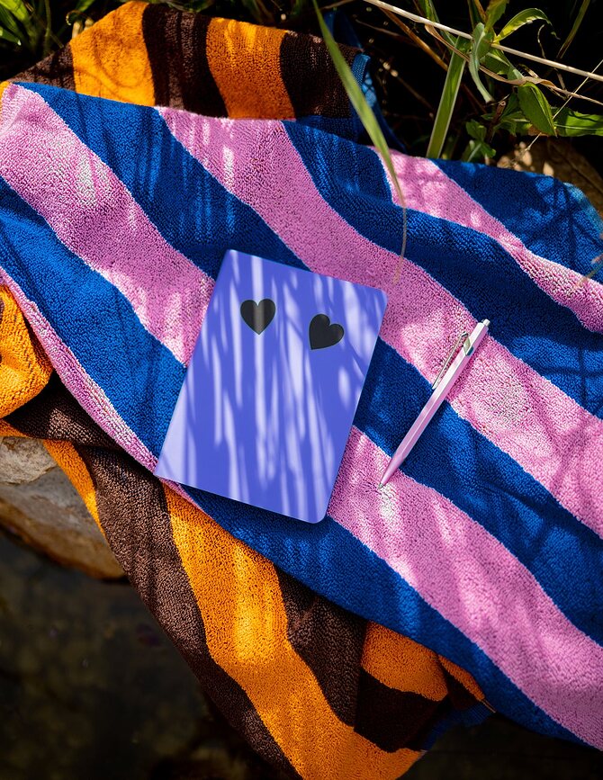 Cuaderno de puntos Graphic Truths & Dares, 256 páginas, papel 120 g/m²