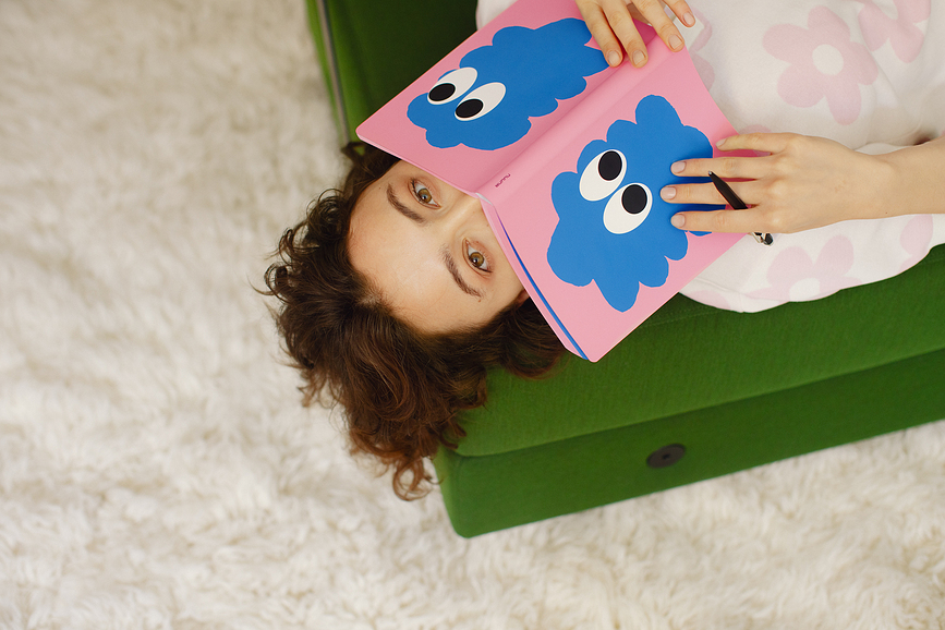 Graphic Write Against The Machines Notes s pikami, 256 strani, 120 g/m²