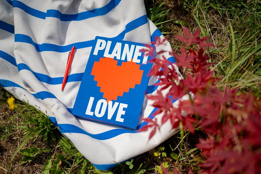 Graphic Write Against The Machines Notes s pikami, 256 strani, 120 g/m²