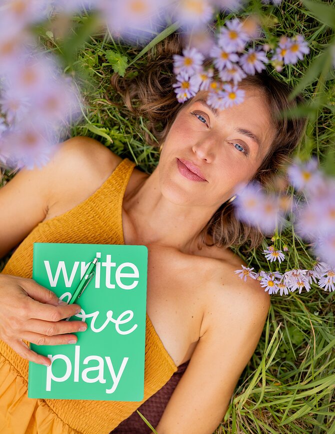 Graphic Write Against The Machines Notes s pikami, 256 strani, 120 g/m²