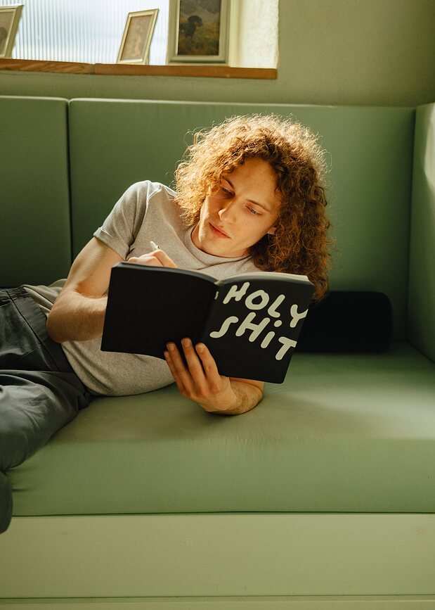 Graphic Write Against The Machines Notes s pikami, 256 strani, 120 g/m²