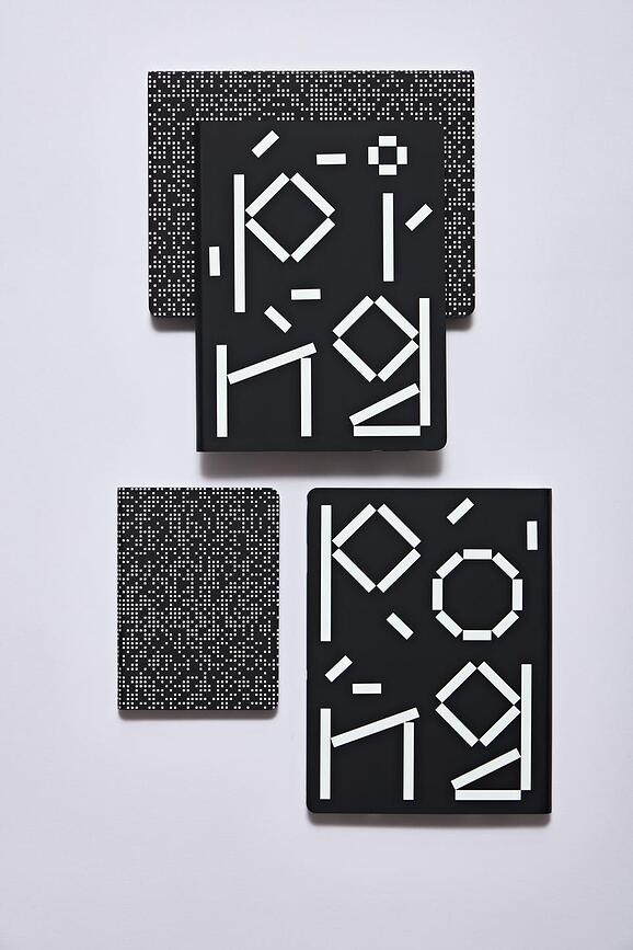 Graphic Write Against The Machines Σημειωματάριο με τελείες, L, 256 σελίδες, 120 g/m²