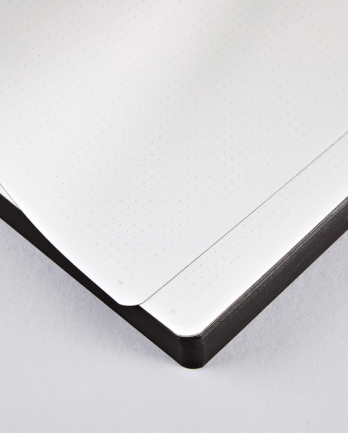 Voyager L Notes s pikami, 256 strani, črn, 120 g/m²