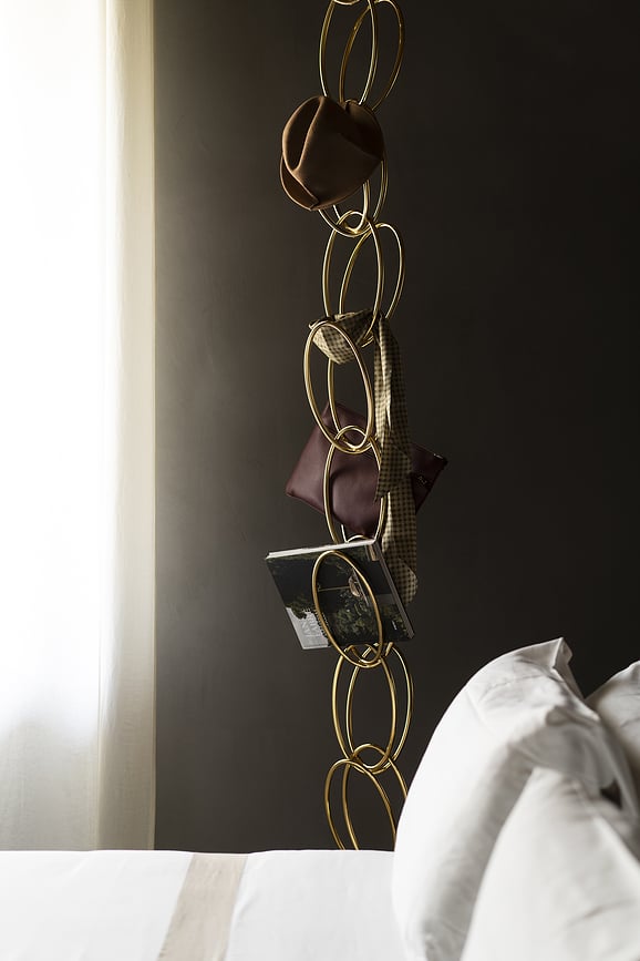 Perchero modular Senzatempo, fijación de pared dorada