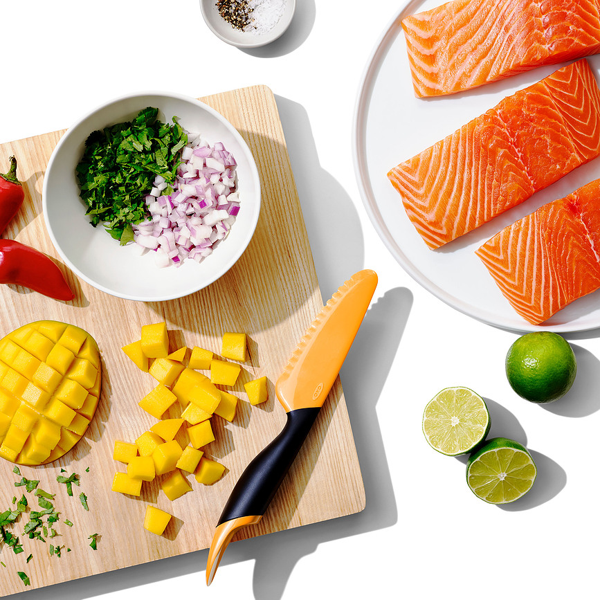 Cortador de Mango GoodGrips, negro y naranja, 2 en 1