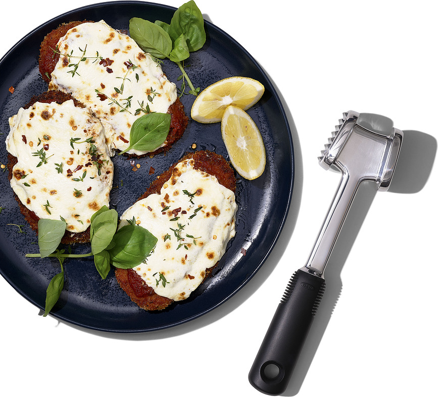 Good Grips Tlačilka za meso, s črnim ročajem