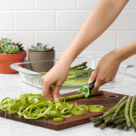 https://3fa-media.com/oxo/oxo-oxo-asparagus-peeler__74196_7de0da2-s543x531.jpg