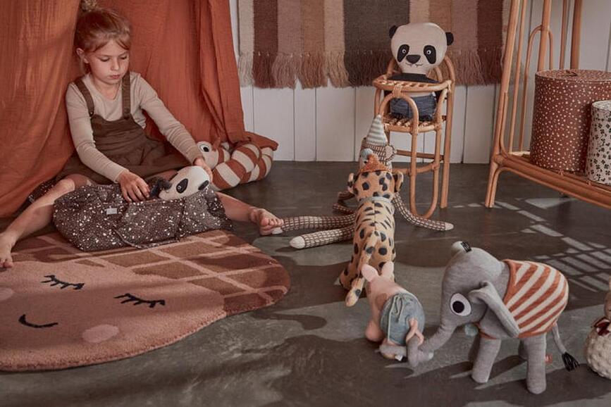 Alfombra Infantil OYOY, forma de bellota, 80 cm