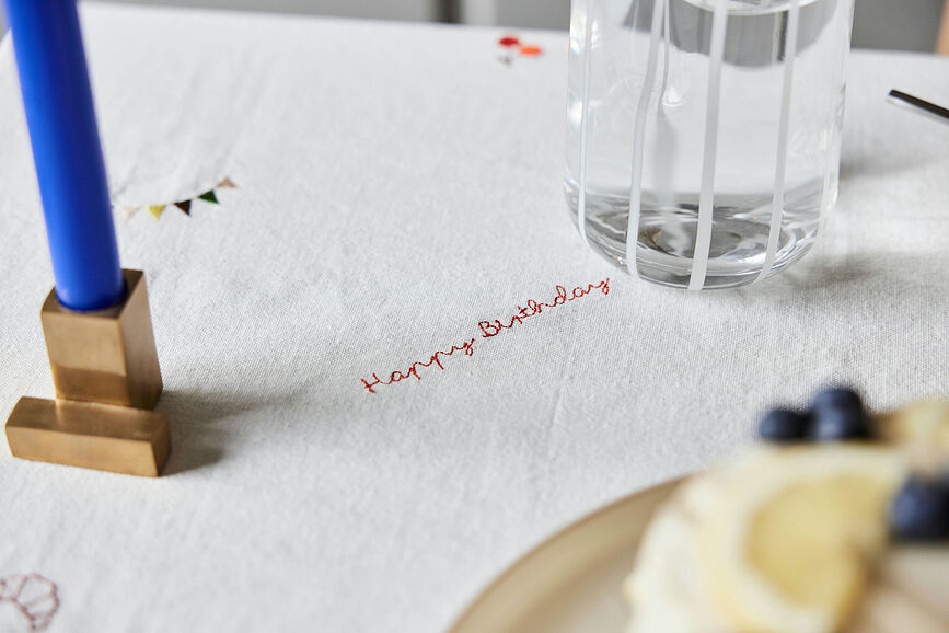 Birthday Τραπεζομάντιλο, 160 x 160 cm, λευκό