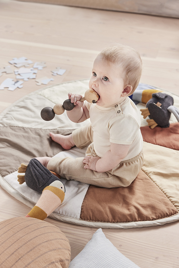 Larva Ropotuljica, lesena