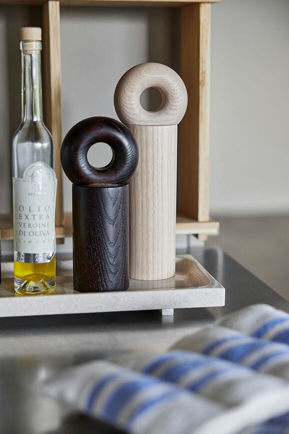 Molinillo de Sal o Pimienta Hoop, de madera de fresno oscuro, 16,5 cm