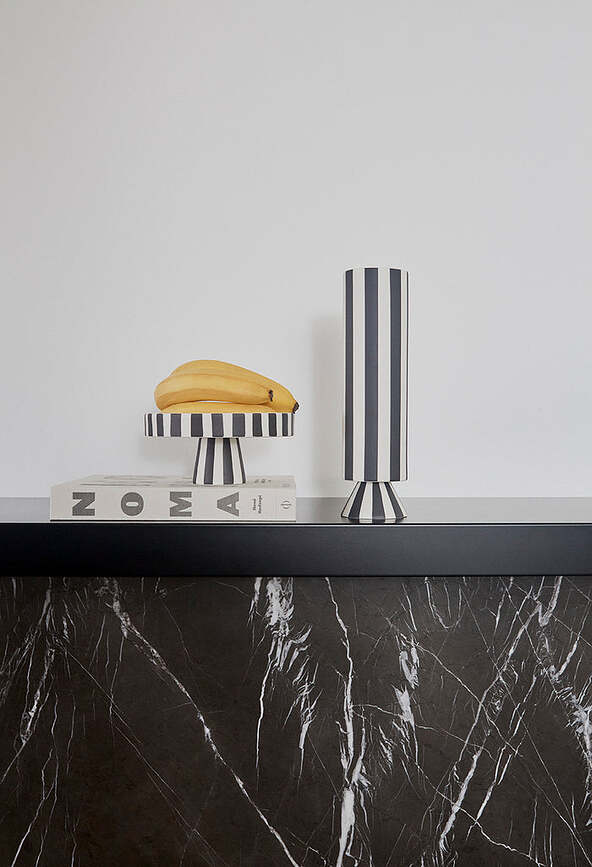 Patera Toppu, 20 x 20 cm, blanca y negra