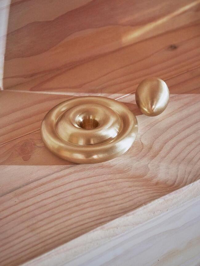 Portavelas de latón cepillado Savi, para vela clásica de 3 cm