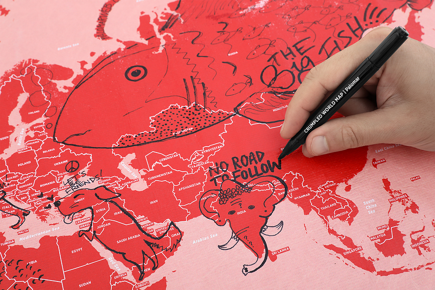 Crumpled World Carte, avec noms de pays