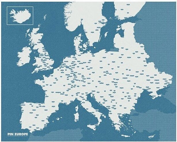 Nástenná dekorácia Pin Wall Europa jasnomodrá