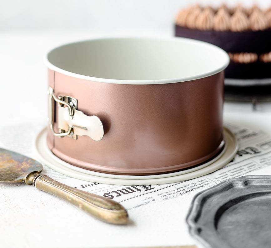 Tortni model zapiralni visok, premer 18 cm, keramični