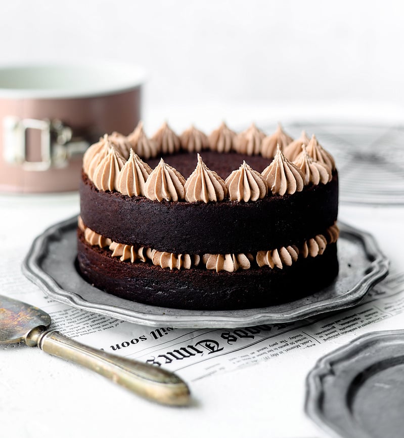 Tortni model zapiralni visok, premer 18 cm, keramični