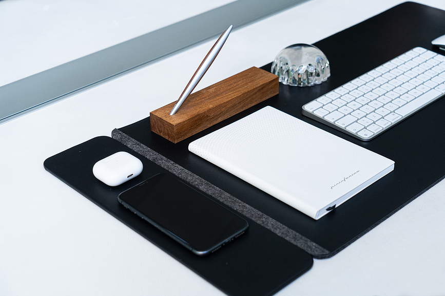 Base de escritorio con cargador inalámbrico Pininfarina, negra