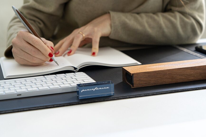 Base de escritorio con cargador inalámbrico Pininfarina, negra