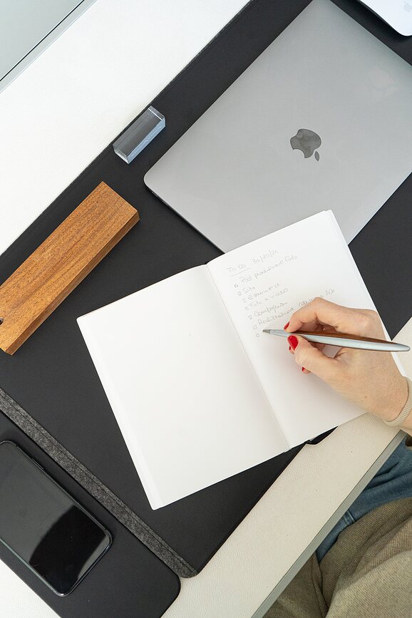 Base de escritorio con cargador inalámbrico Pininfarina, negra