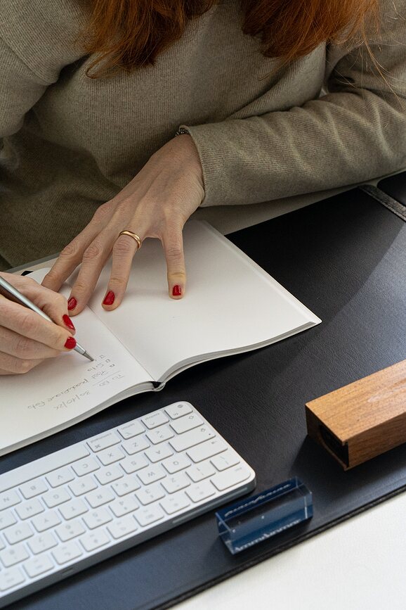 Base de escritorio con cargador inalámbrico Pininfarina, negra