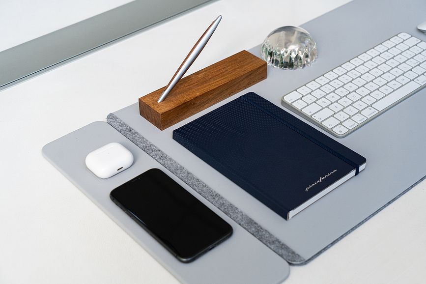 Base de escritorio con cargador inalámbrico Pininfarina, negra