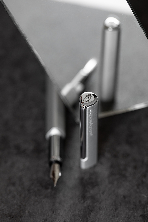 Pluma Estilográfica Pininfarina Pf One B, plateada
