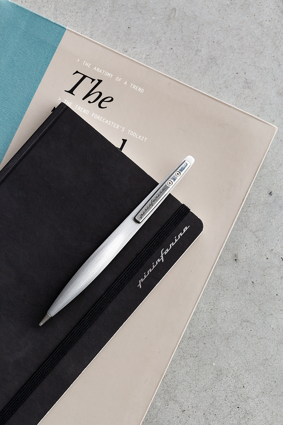 Space Stylo Plume, noir