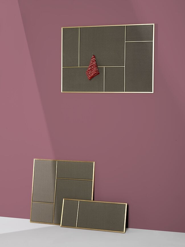 Tablero de pared tapizado con marco de latón Nouveau Pin S, gris