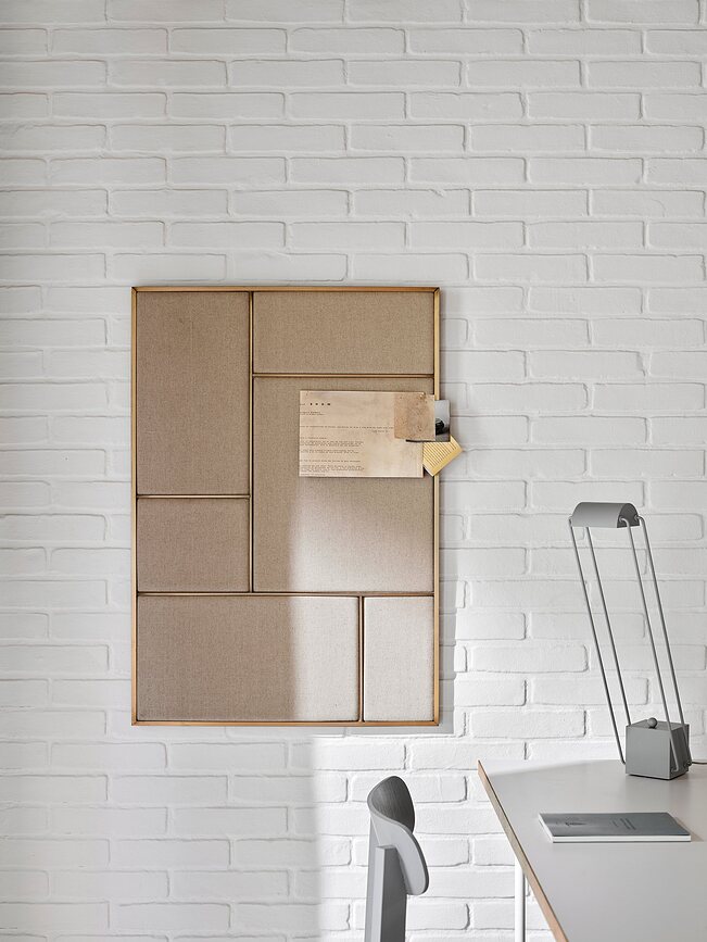 Tablero de Pared tapizado con marco de latón Nouveau Pin L, azul