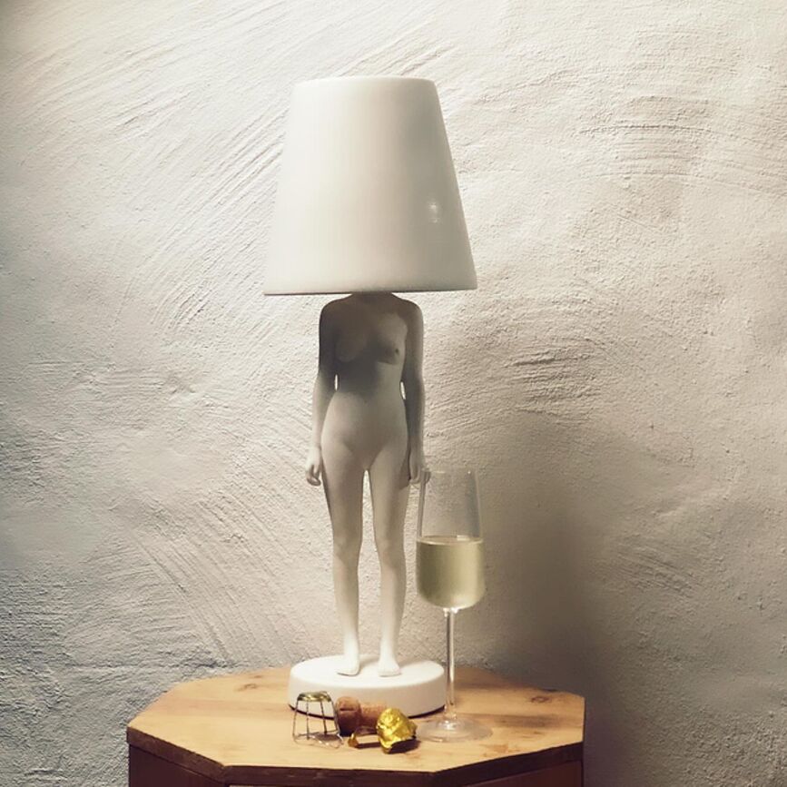 Stolní lampa Hiding Lady