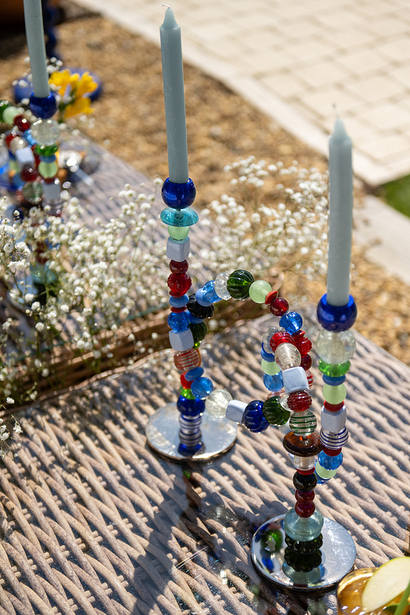 Svečturis klasiskajai svecei Beads, balts