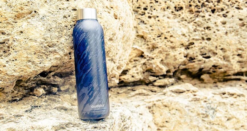 Botella térmica Quokka Solid, 630 ml, estampado serpiente