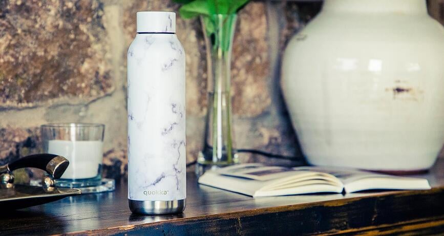 Botella térmica Quokka Solid, 630 ml, estampado serpiente