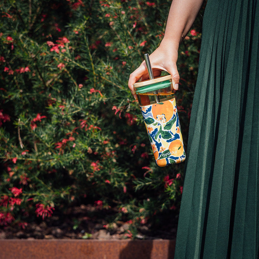 Quokka Liquid Cube Kozarec s slamico Oranges, 540 ml, steklen