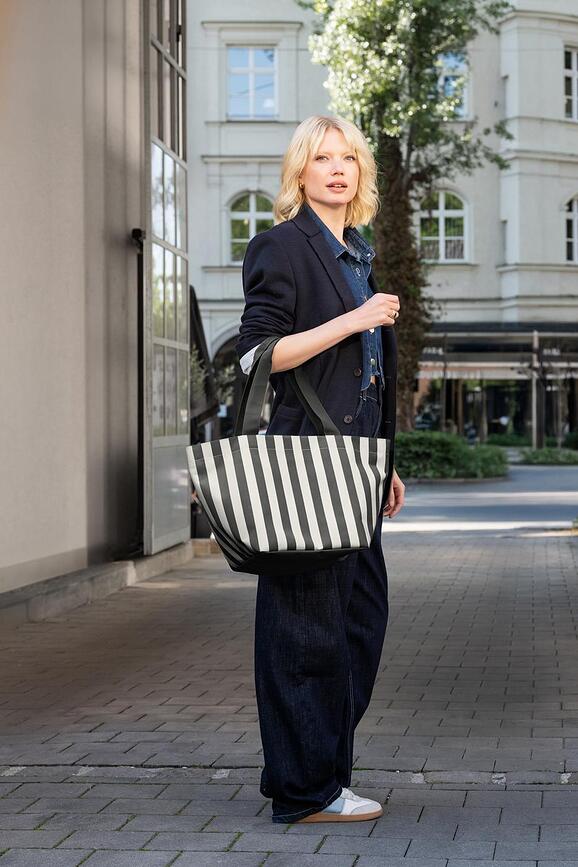 Borsa shopper M a righe, nera e bianca, riciclata