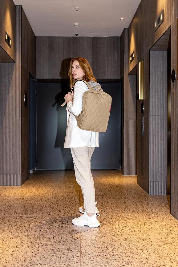 Classic M Nahrbtnik prešit, črn