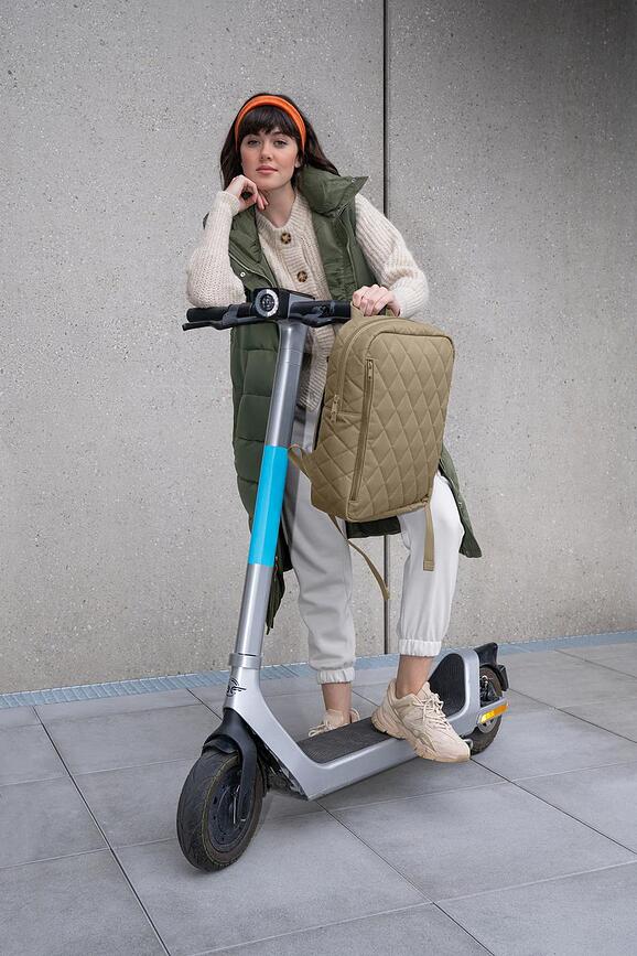 Classic Σακίδιο Πλάτης, M, καπιτονέ, μαύρο