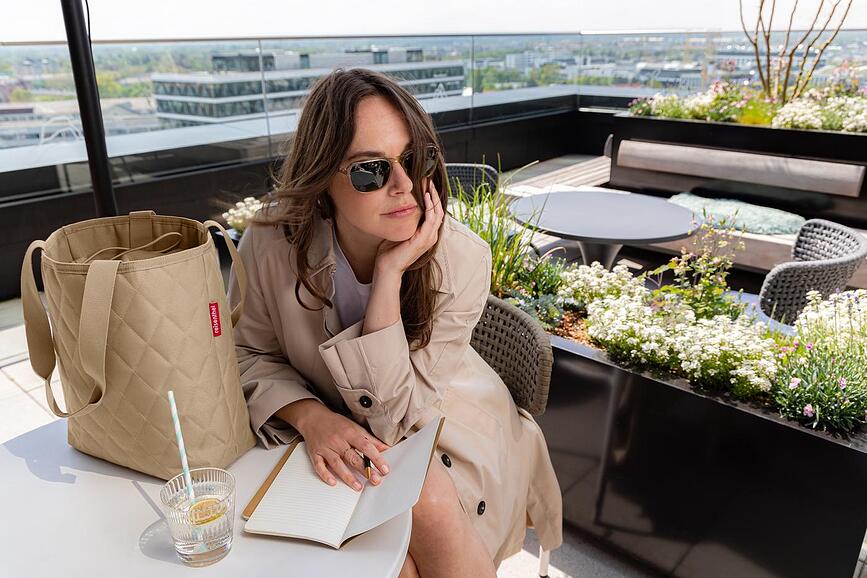 Classic Τσάντα Shopper, M, καπιτονέ, μαύρη