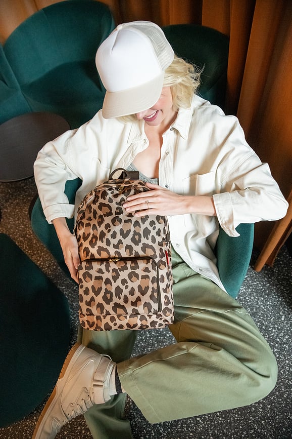 Mochila Mini Maxi Rucksack, a topos, negro y rojo