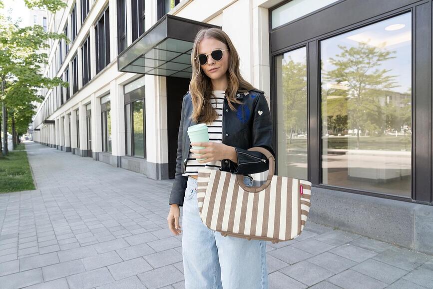 Torba Loopshopper L s črtami, rjavo-bela, iz recikliranega materiala