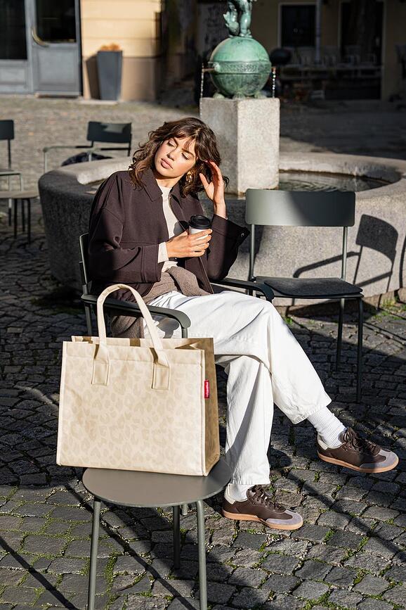 Τσάντα Daily Shopper με ρίγες, μαύρο-λευκή, από ανακυκλωμένα υλικά