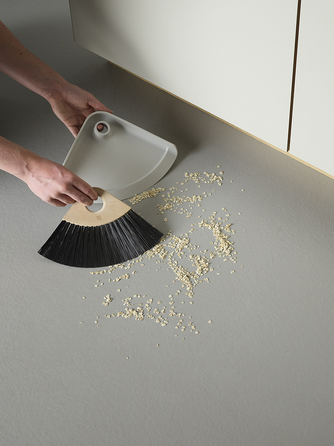 Set de Recogedor y Cepillo Sweep-it, gris claro