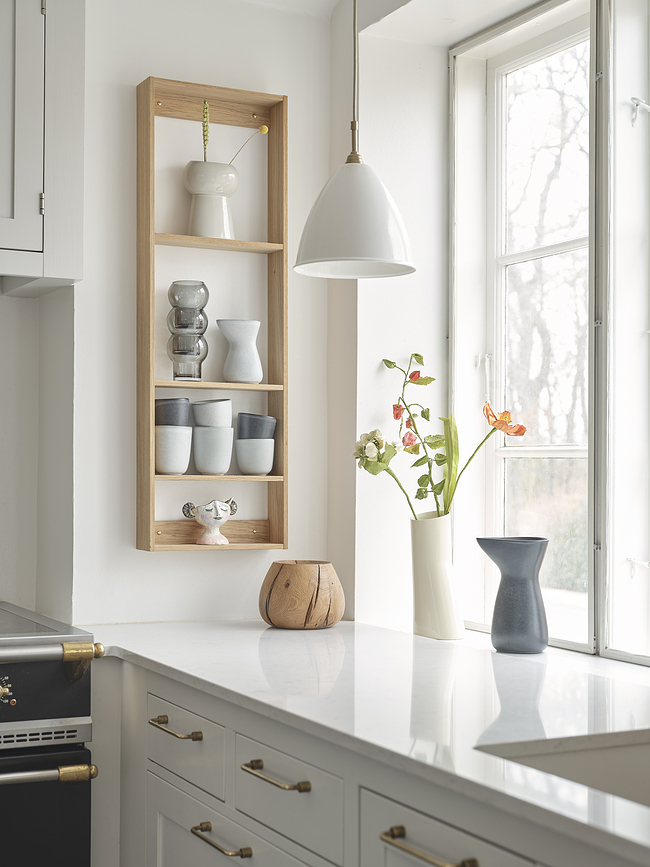 Oval No.67 Vaza, vanilijeva