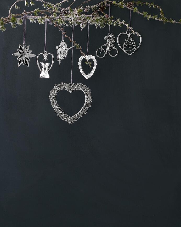 Karen Blixen Okrasek za jelko srce s cvetovi, 11,5 cm, srebrn