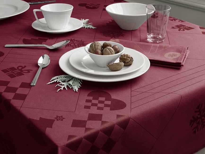 Natale Damask Stolnjak 150 x 270 cm crveni