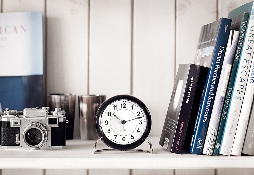 Reloj de Mesa Arne Jacobsen Bankers, blanco
